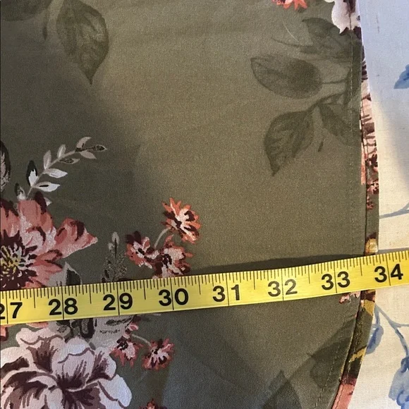 Torrid Olive Floral Crepe Blouse Plus Size 5X NWT 3/4 Sleeve V‑Neck Top - Picture 9 of 12